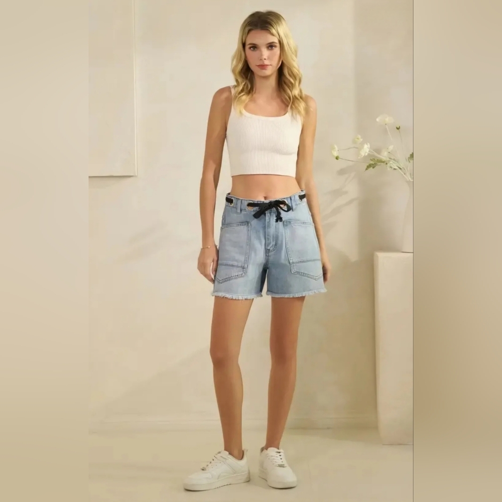 Veveret Light Wash Denim Jean Shorts with Drawstring Waist Lg